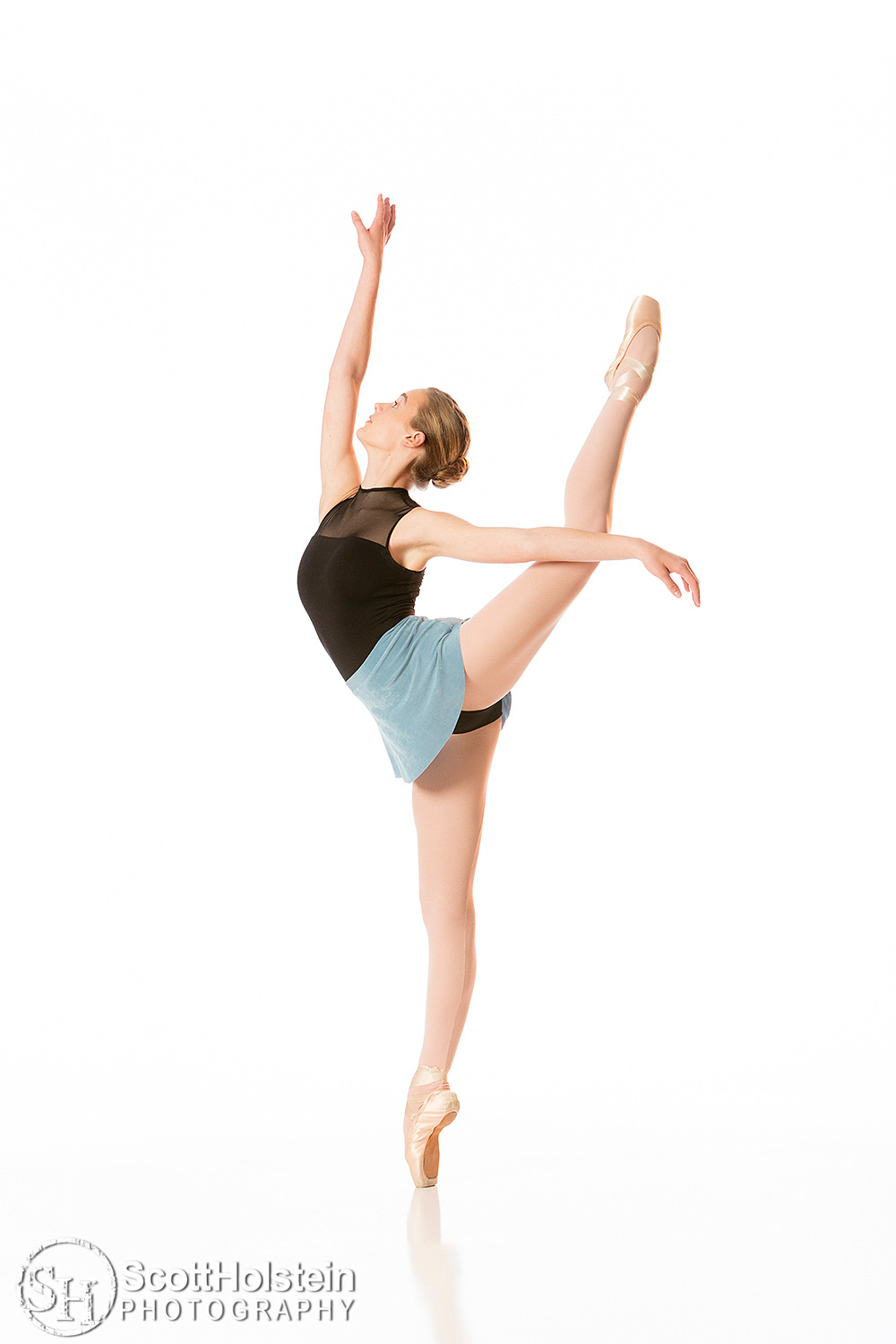 Tallahassee dance studio Sharon Davis School of Dance ballerina en pointe.